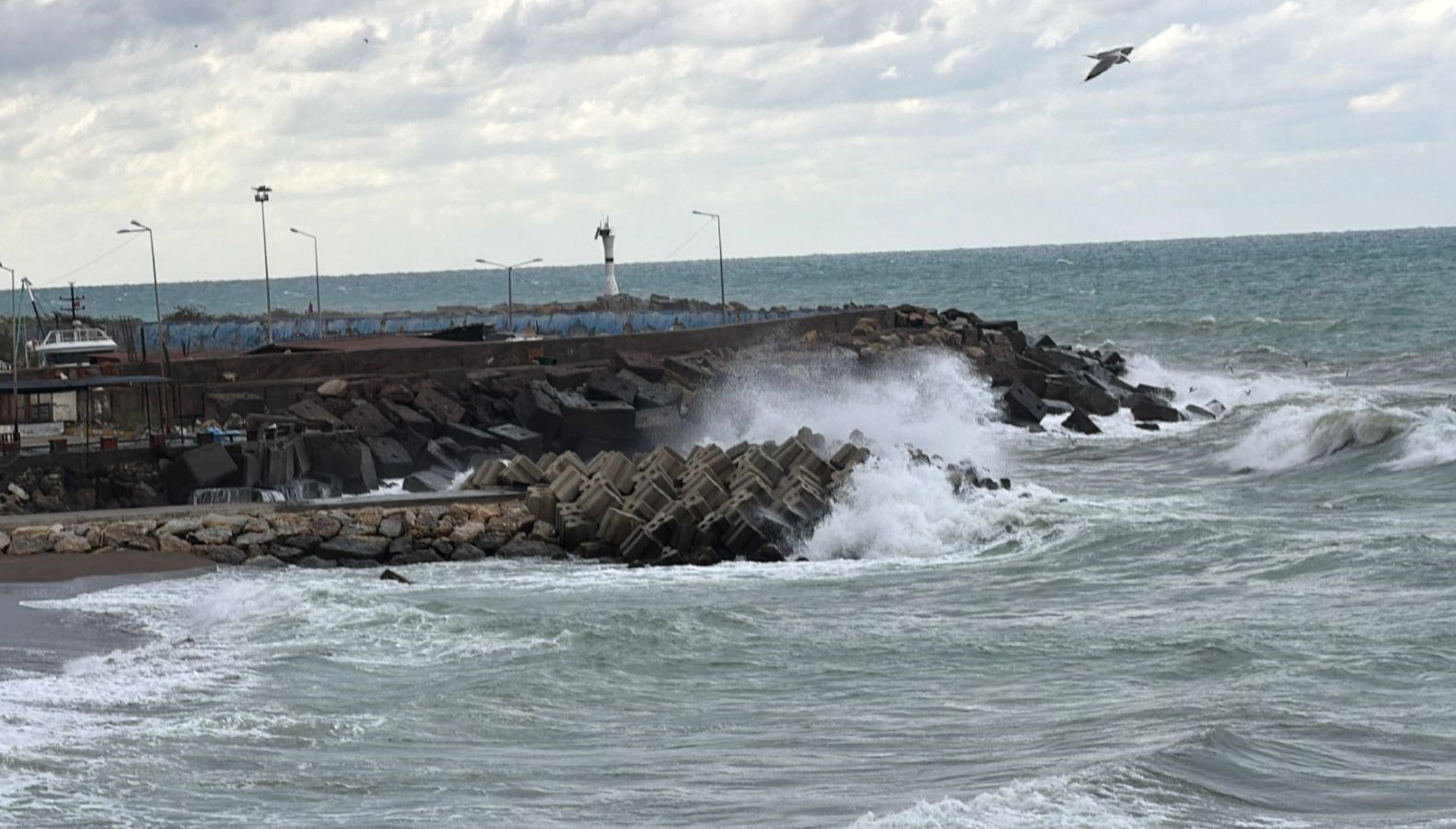 akcakocada firtina etkili oldu dalga boyu 5 metreyi gecti kvPPMkys