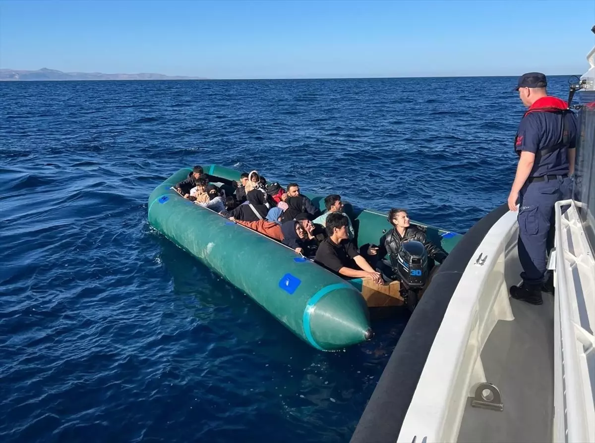 ayvacikta 24 duzensiz gocmen yakalandi vfWGyfck