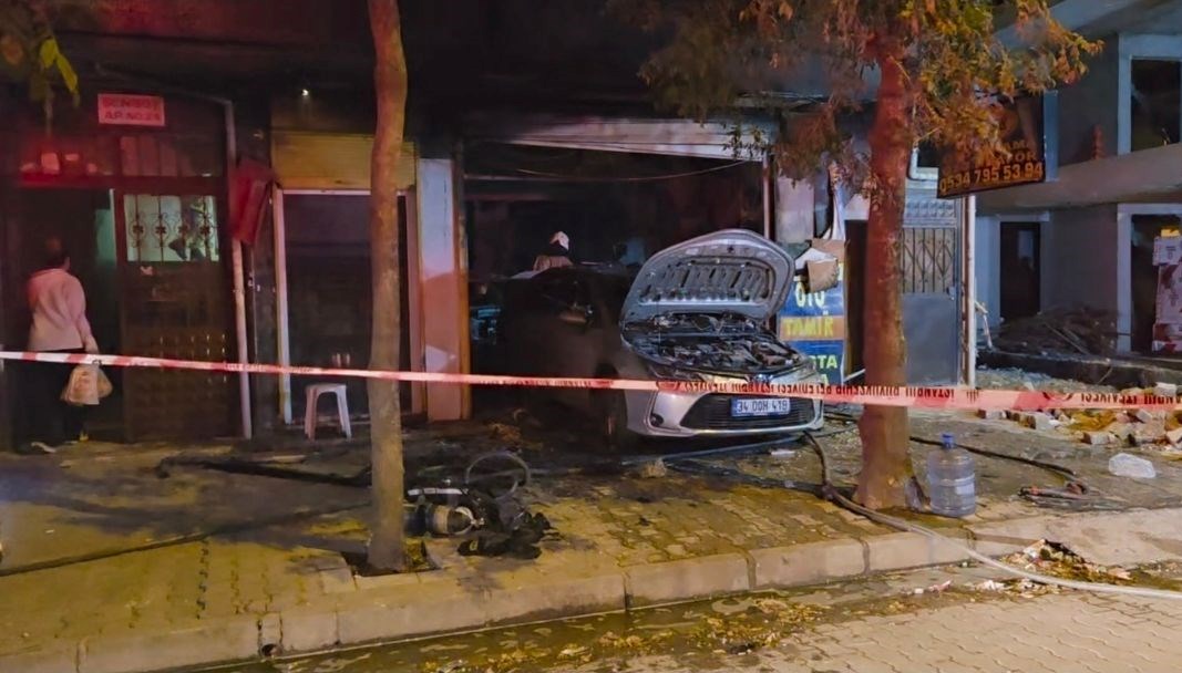 bahcelievlerde oto tamirhanesinde yangin kaynak makinesi patladi 1Sr9DvOR