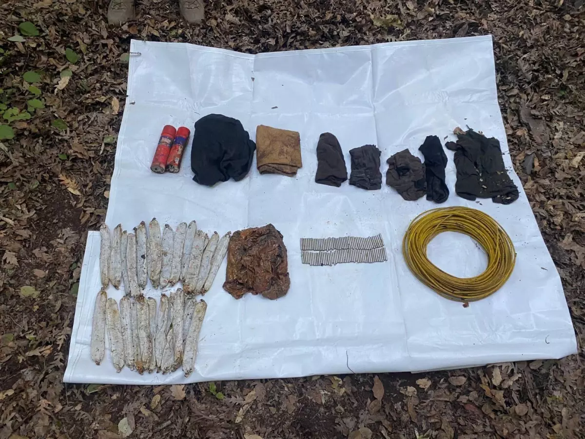 dortyolda jandarma operasyonu pkkya ait patlayicilar ele gecirildi fMase4jM