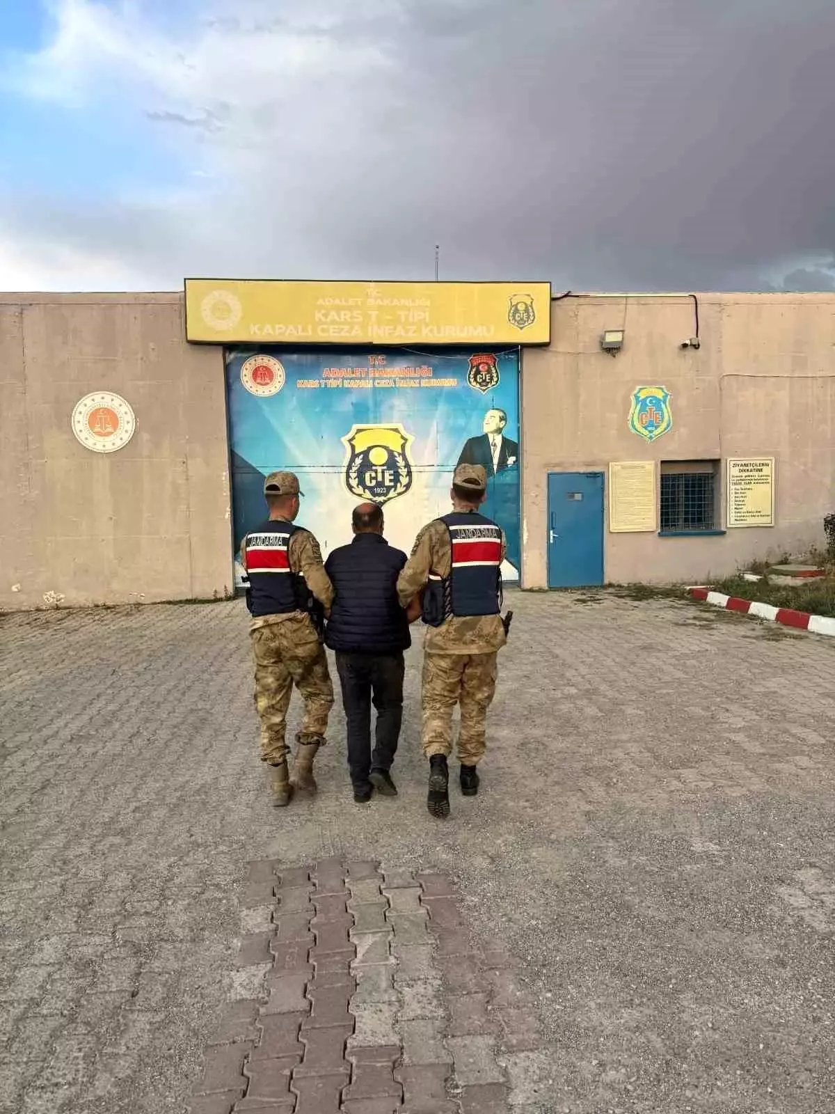 karsta 4 yil hapis cezali sahis yakalandi 1gypVmLI