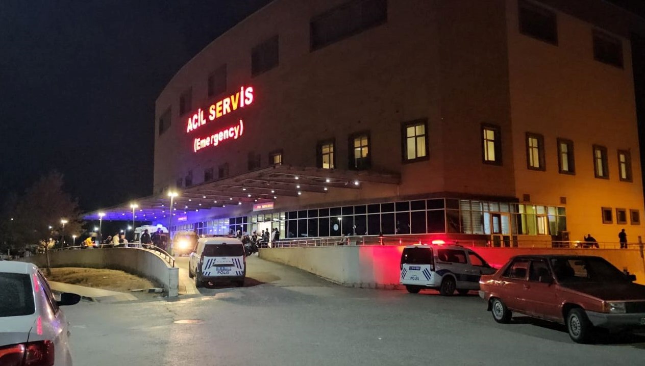 otomobil sarampole devrildi bir olu bir yarali v4OGaDsB