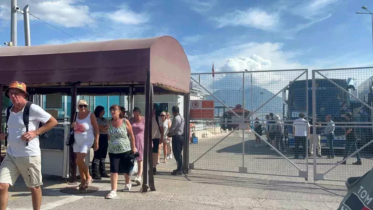 alanyaya luks kruvaziyer geldi ZRaBMSf9.jpg