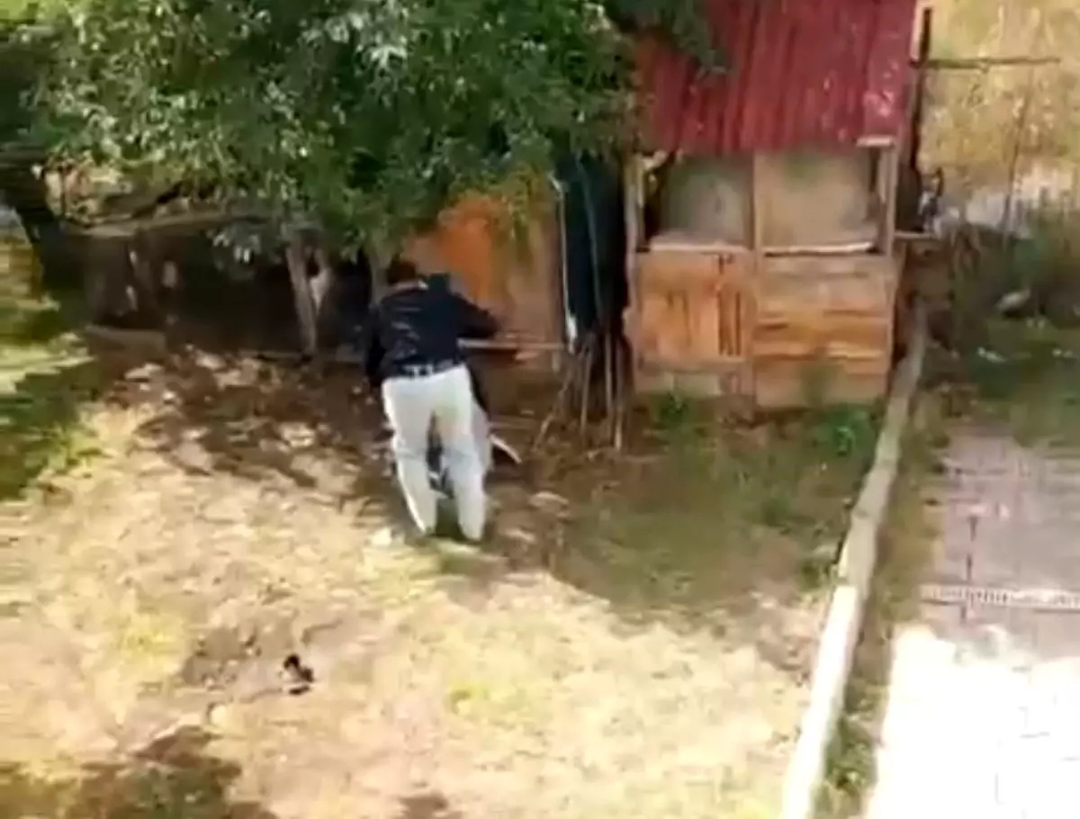 boluda aile ici kavga annesini ve kiz kardesini darp etti VAfseMGq.jpg