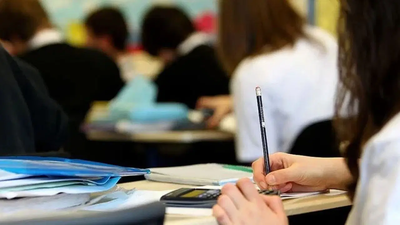 chpli ozcagdas okullara kadrolu okul sagligi hemsiresi gorevlendirilmesi icin tbmmye kanun teklifi verdi G6sgLFUL