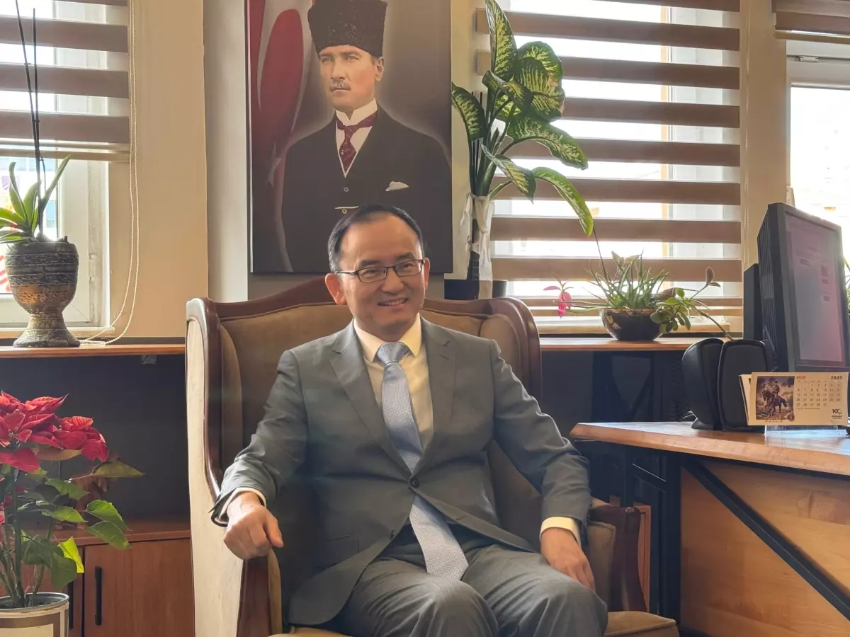 cin buyukelcisi jiang xuebin ayranci anadolu lisesini ziyaret etti M7XGhwD7.jpg