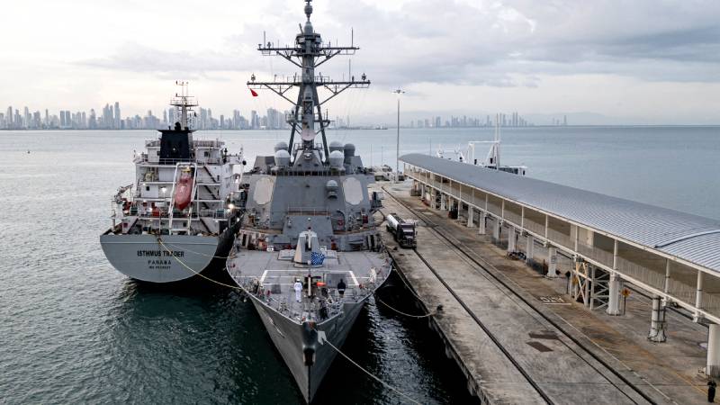 gerilim suruyor abd savas gemilerinin yuzde 8i venezuela aciklarinda 10 bin asker bolgede HxJ9e6H7.jpg