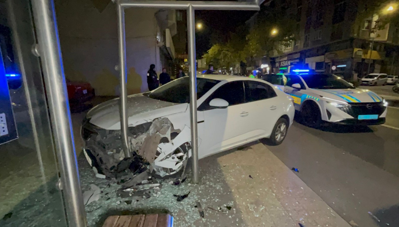 polisten kacan alkollu surucu duraga daldi j7L4bYvO.jpg