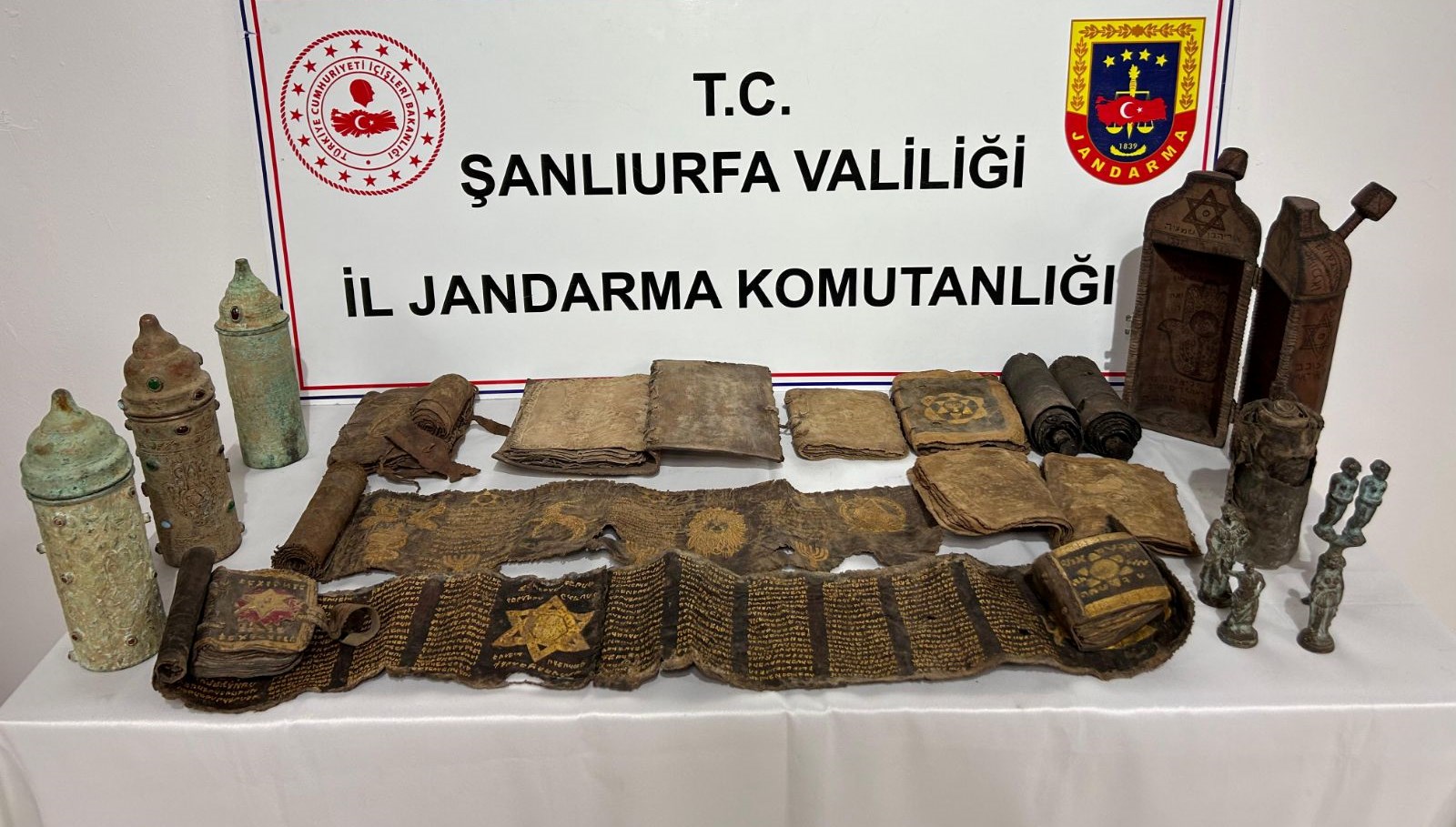 sanliurfada tarihi eser operasyonu 11 kitabe ve 4 heykel ele gecirildi juidHvqO