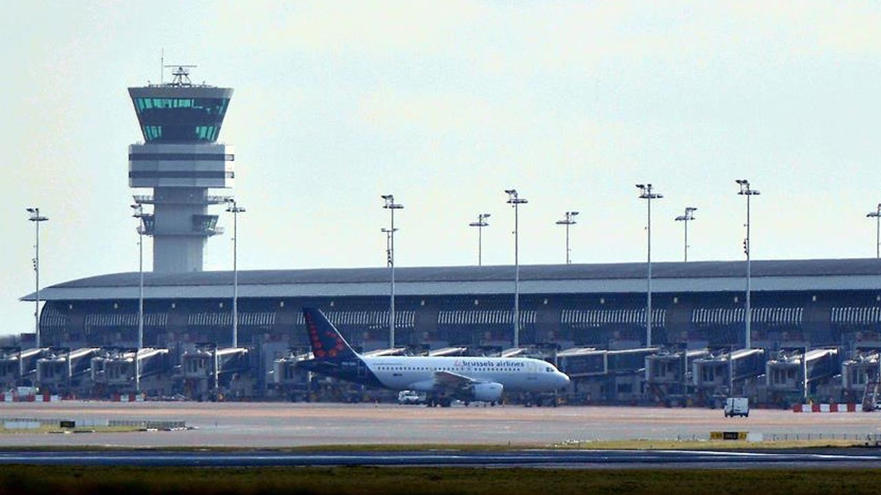 brukselde iha alarmi havaalani ucus trafigine kapatildi HVO648jY.jpg