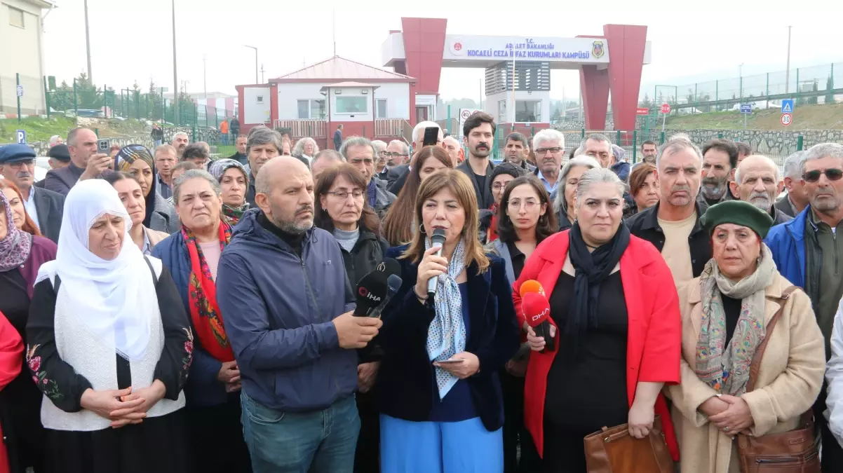 meral danis bestas yuksekdagi ziyaret etti VmGROMkz.jpg