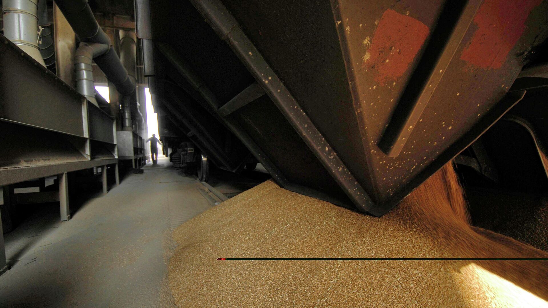 rusya azerbaycan uzerinden ermenistana ilk tahil sevkiyatini gerceklestirdi EUVnfGgD.jpg