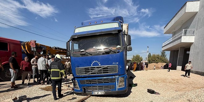 tir lastigini degistirirken aracin altinda kaldi yasamini yitirdi vBumQvnd.jpg